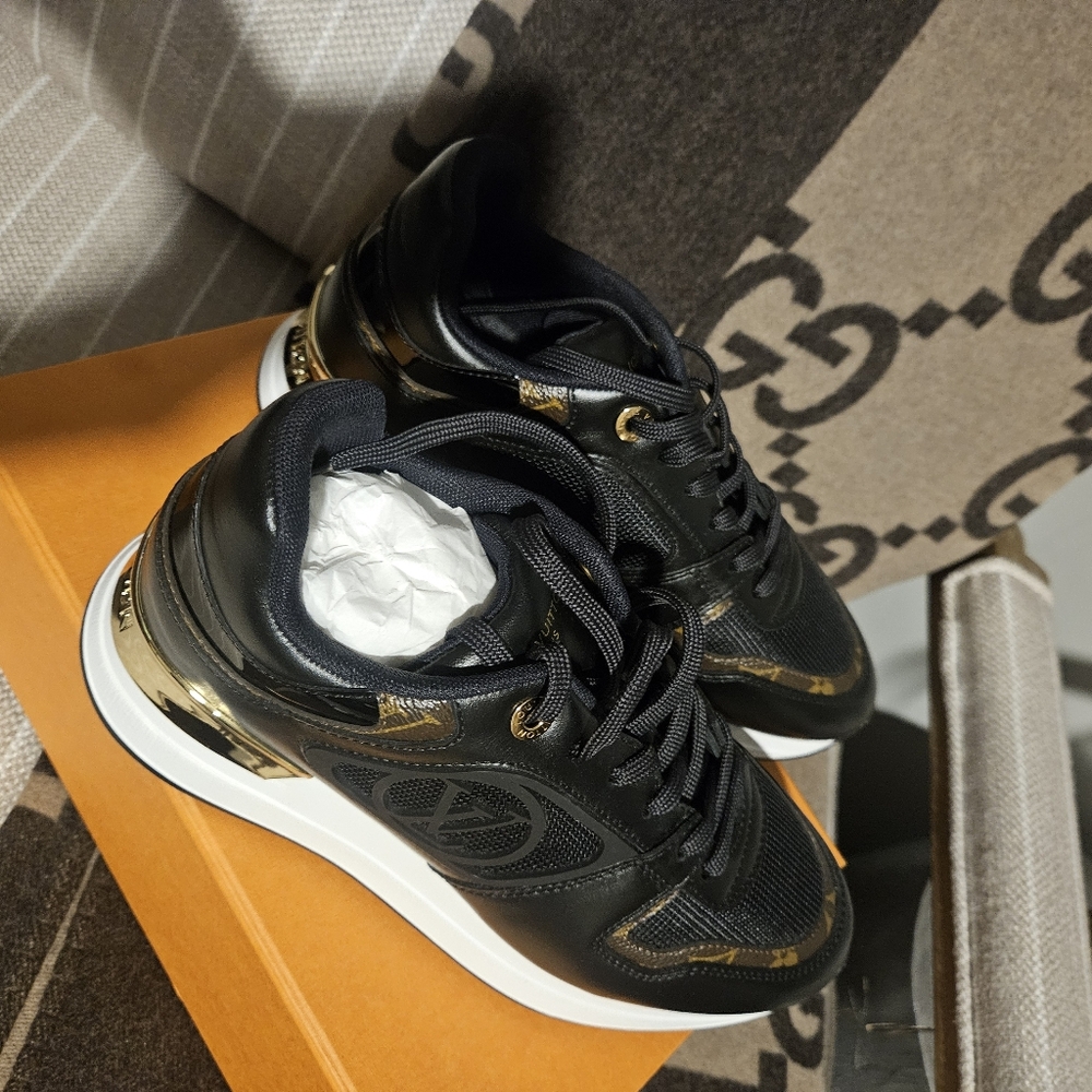 Louis Vuitton Neo Run Away Sneaker. Brand New w/Tags. Size 38 - Picture 9 of 16